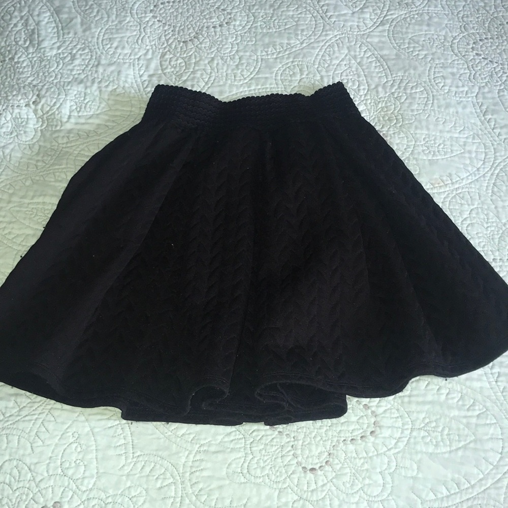 Xhiliration black polyester flowy skirt